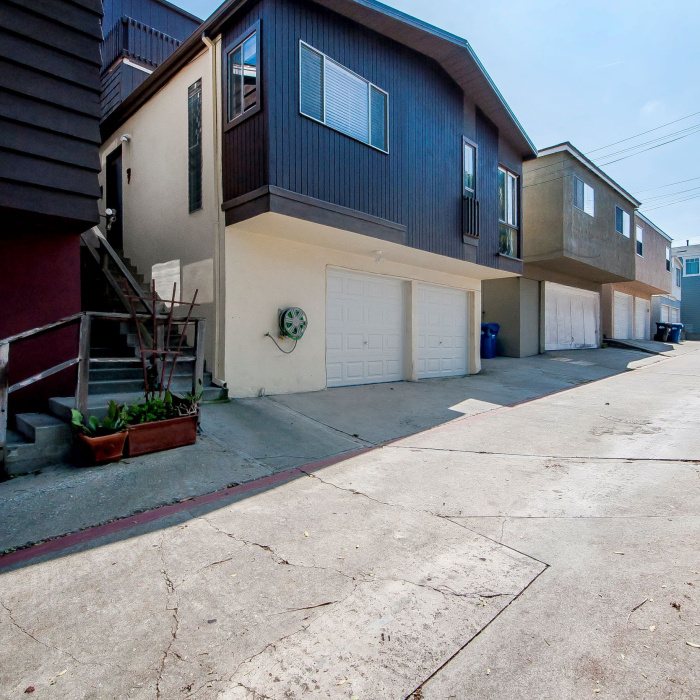 445-447 Longfellow Ave, Hermosa Beach, California 90254, 3 Bedrooms Bedrooms, ,2 BathroomsBathrooms,Apartment,Sold,Longfellow,1023