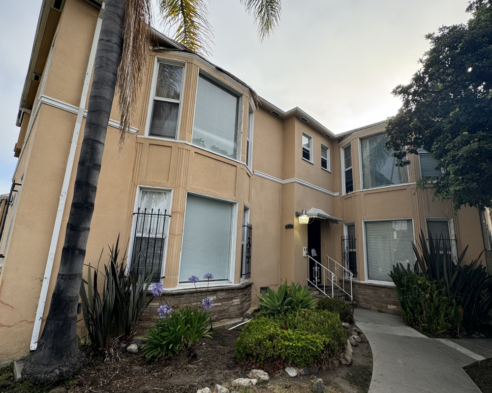 4610 Cimarron St, Los Angeles, California 90062, 6 Bedrooms Bedrooms, 6 Rooms Rooms,4 BathroomsBathrooms,Apartment,Exclusive Property,Cimarron ,1033