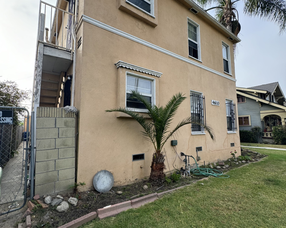 4610 Cimarron St, Los Angeles, California 90062, 6 Bedrooms Bedrooms, 6 Rooms Rooms,4 BathroomsBathrooms,Apartment,Exclusive Property,Cimarron ,1033