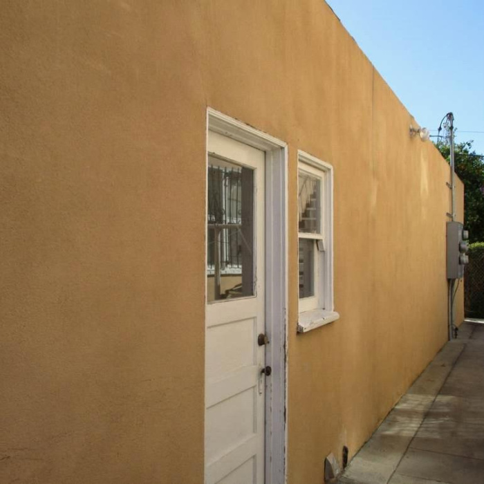 4610 Cimarron St, Los Angeles, California 90062, 6 Bedrooms Bedrooms, 6 Rooms Rooms,4 BathroomsBathrooms,Apartment,Sold,Cimarron ,1033